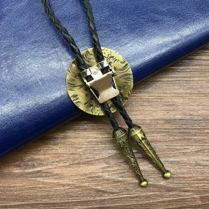 Bolo tie i aztekisk design med genuint läder