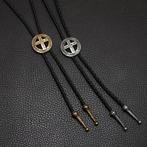 Bolo tie med kors i retro metall