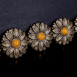 Concho i Antikkoppar med Blomdekor och Gul Turkossten 30mm