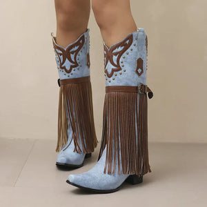 Cowboyboots med fransar och dekorativt spänne i vintage-stil