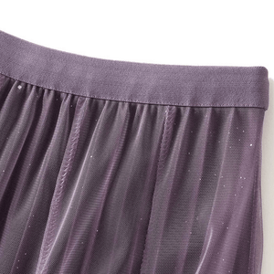 Lång plisserad tyllkjol med glittrig stjärnhimme