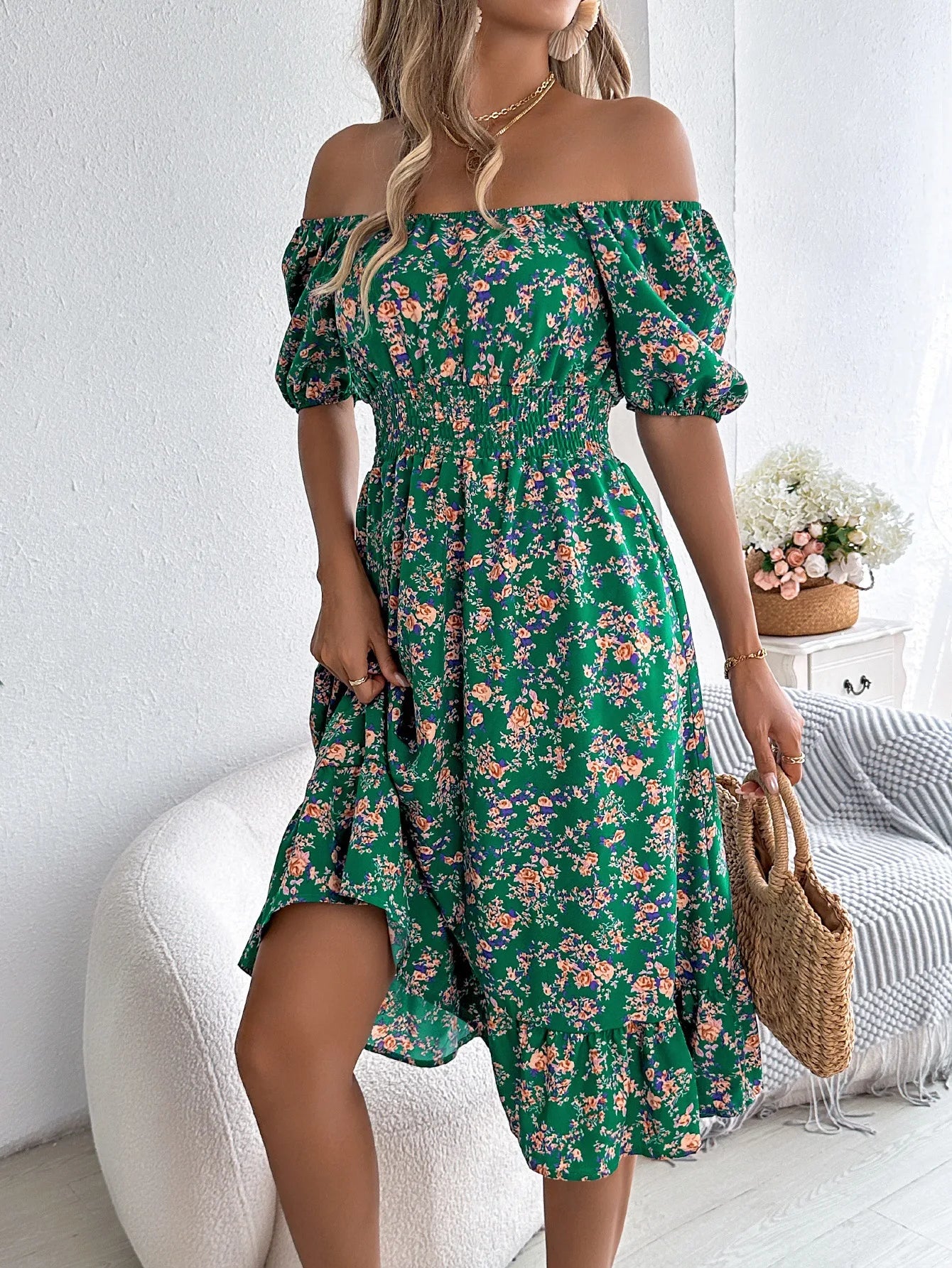 Blommig off-shoulder midiklänning