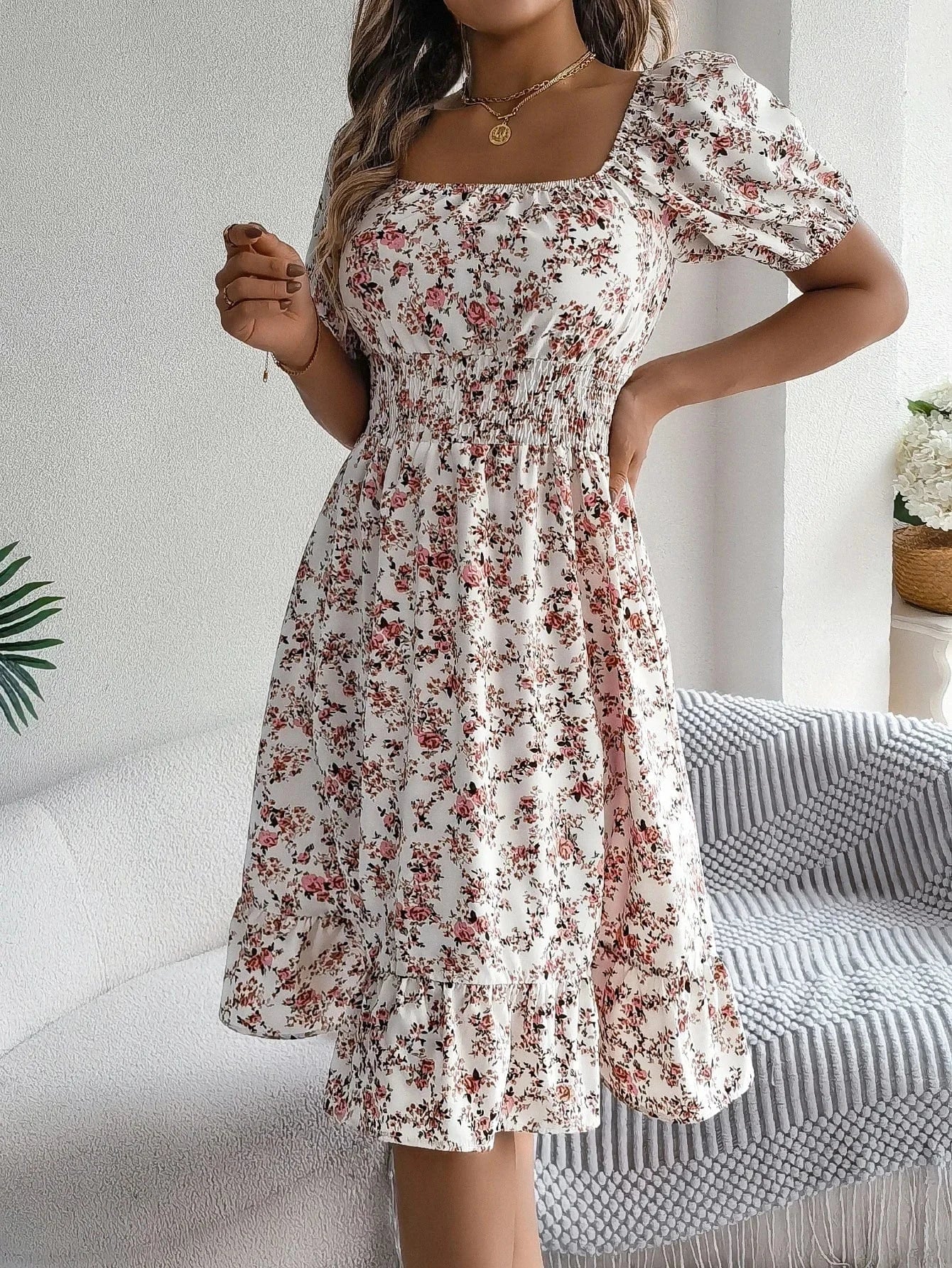 Blommig off-shoulder midiklänning