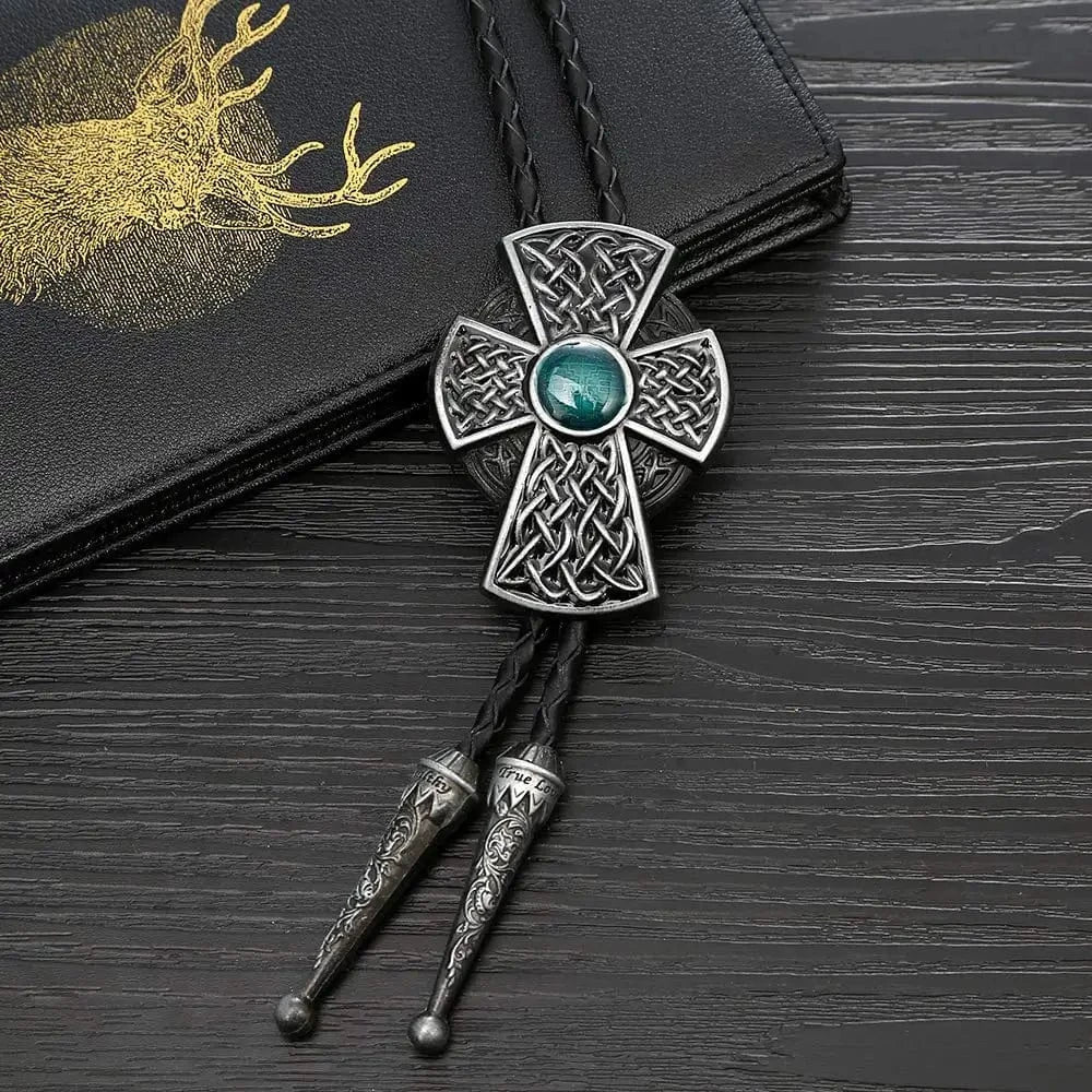 Bolo tie med korshänge och sten