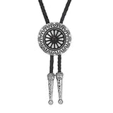 Bolo tie med runt metallhänge och lädersnöre Svart