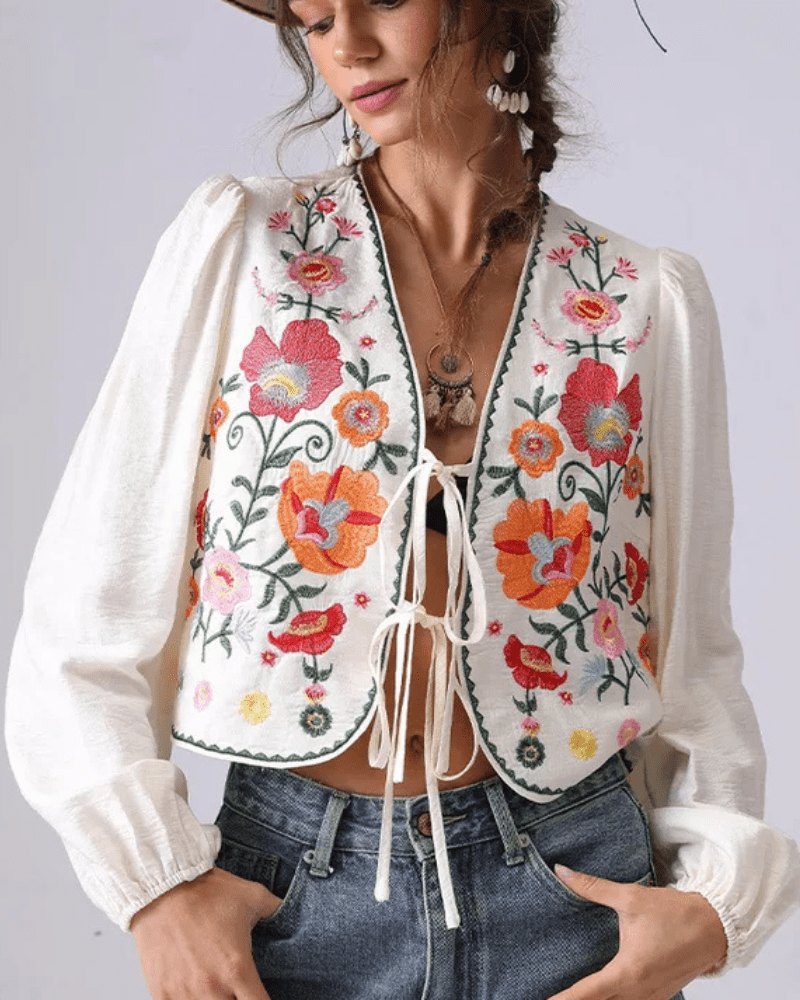 Broderad blus med blommor