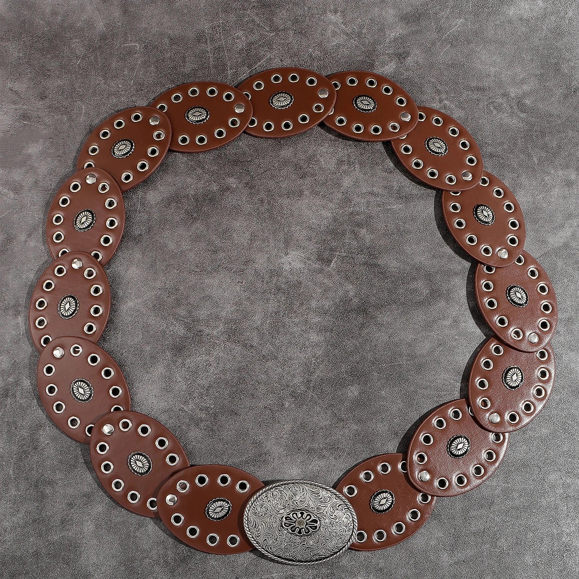 Conchobälte med stora metallconcho