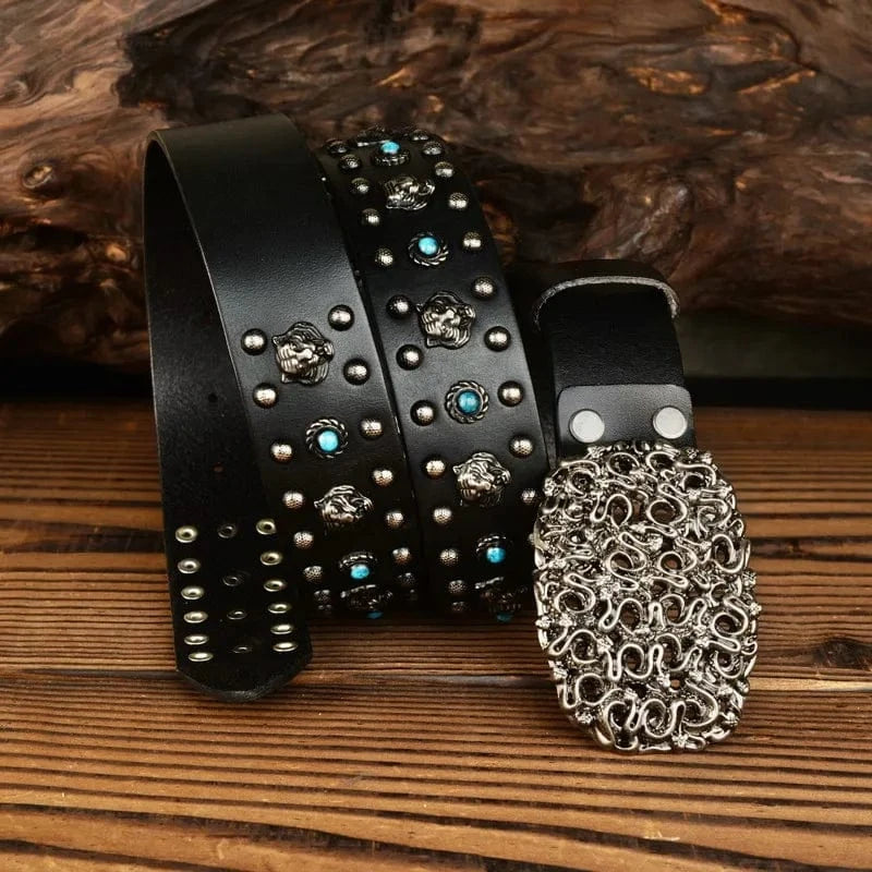 Cowboybälte i Tjockt Läder med Metallnitar och Ornament