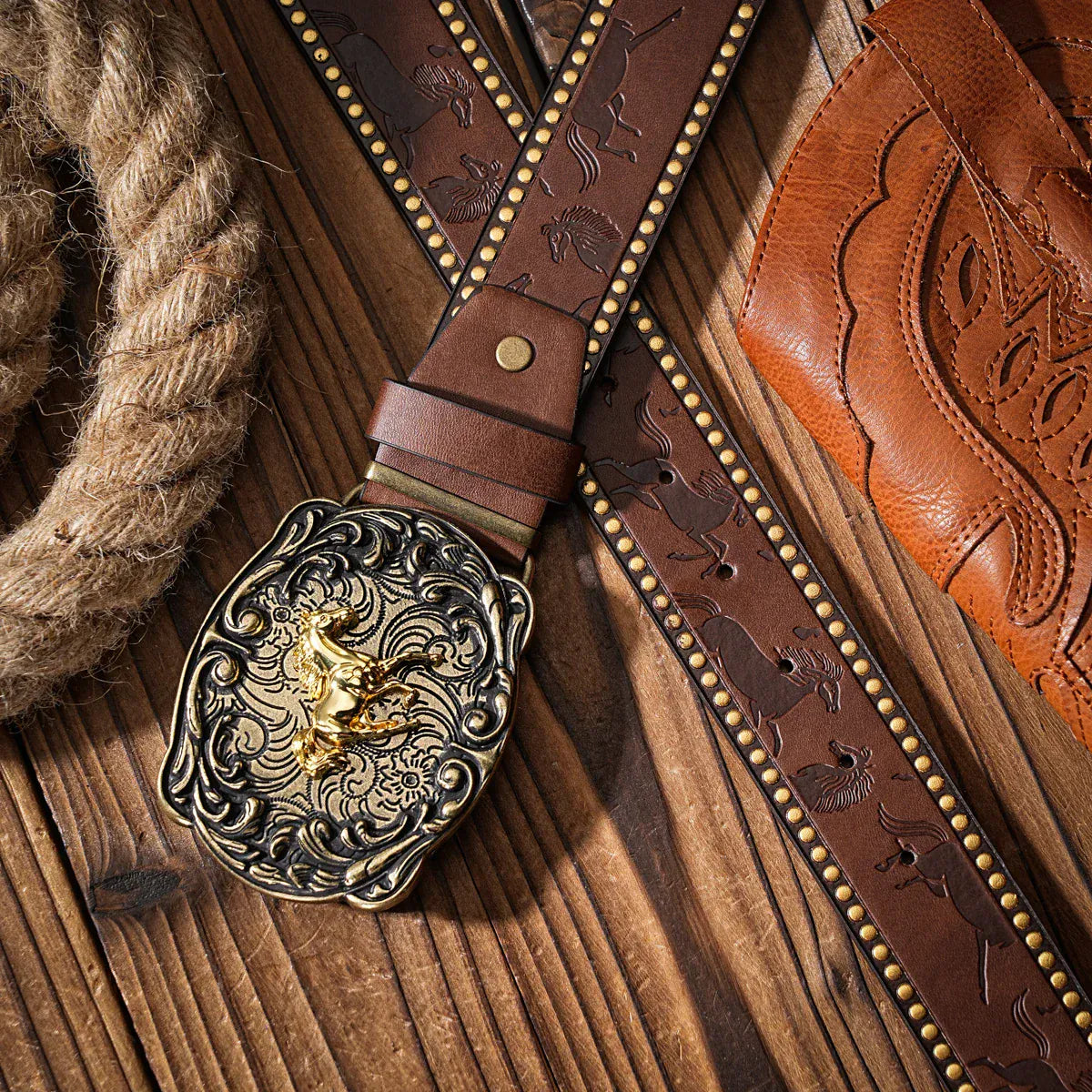Cowboybälte skulpterad gyllene häst
