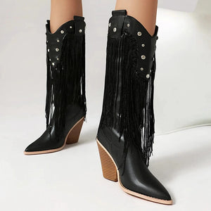 Fransiga Cowboyboots i Glansig Läderlook med Kilklack