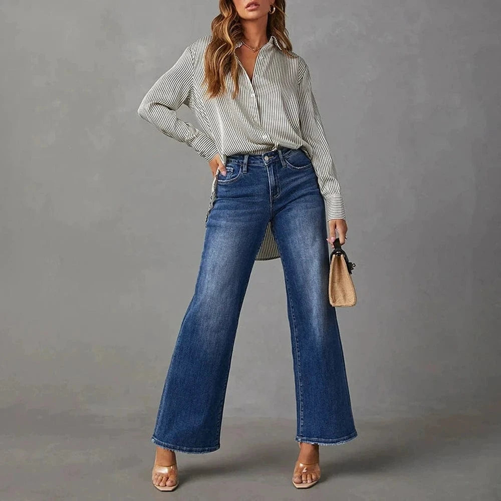 Högmidjade mörkblå vida jeans för dam