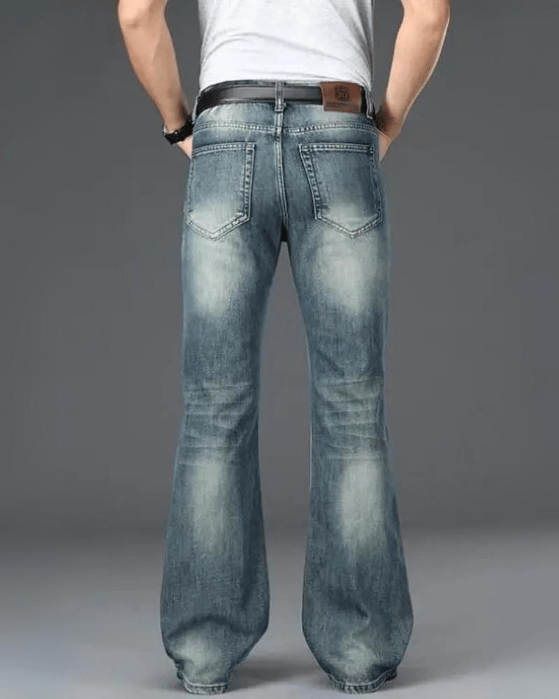 Utsvängda jeans herr
