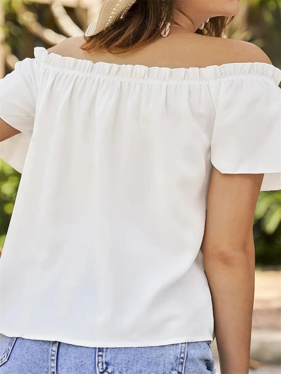 Vit off shoulder-blus med smockad ringning