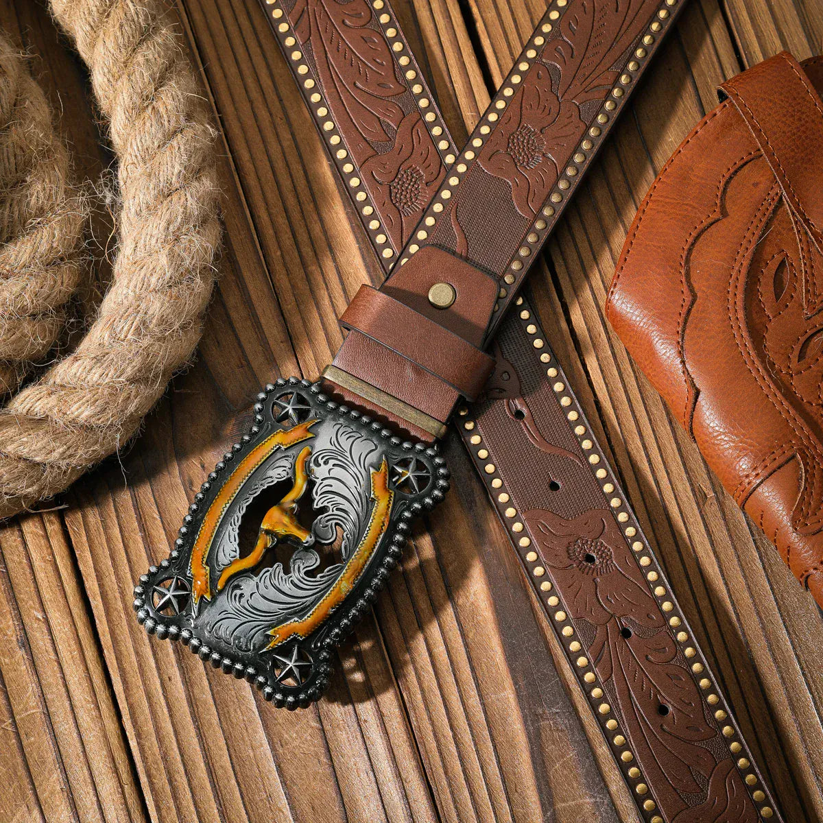 Westernbälte med antikt longhornmotiv