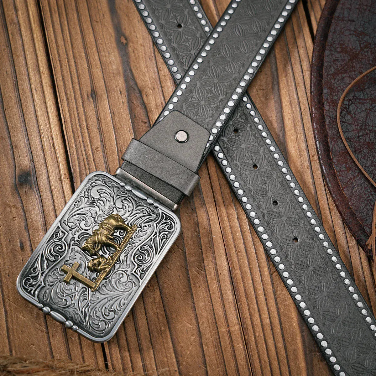 Westernbälte med silverfärgat cowboy prayer